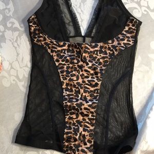 Smooth form shape wear top Women’s size Medium with animal print